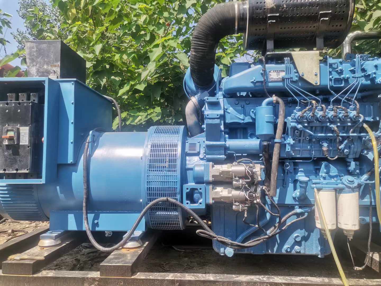 玉龙详细说明降低 800kW 柴油发电机输出电流波动的方法