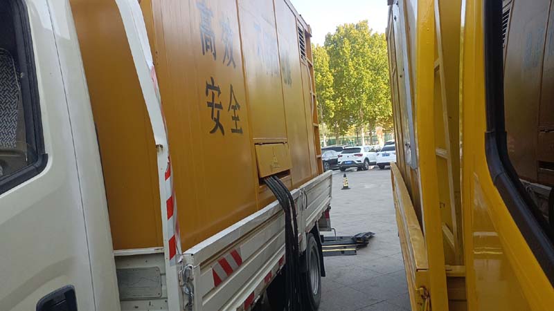 玉龙如何判断柴油发电机组和UPS电源的切换时间是否符合要求？