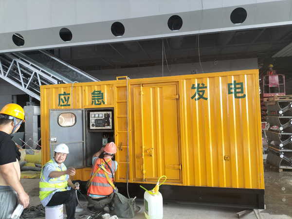 玉龙怎样判断空气滤清器是否需要更换？